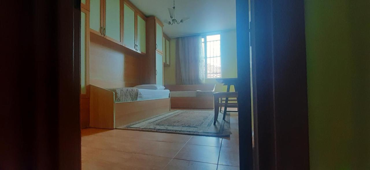Enki'S Guesthouse Тирана Экстерьер фото