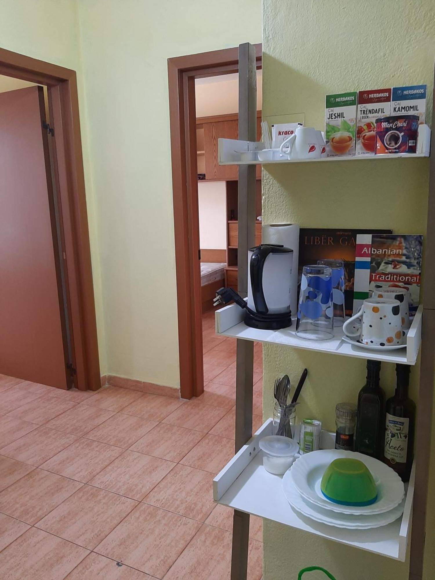 Enki'S Guesthouse Тирана Экстерьер фото