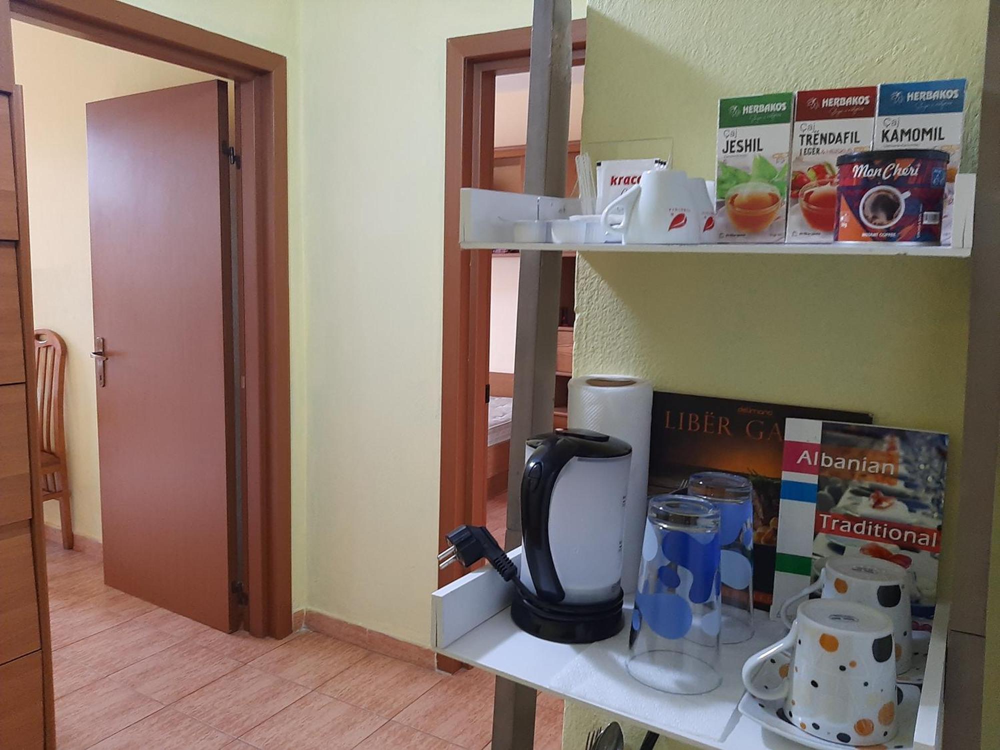Enki'S Guesthouse Тирана Экстерьер фото