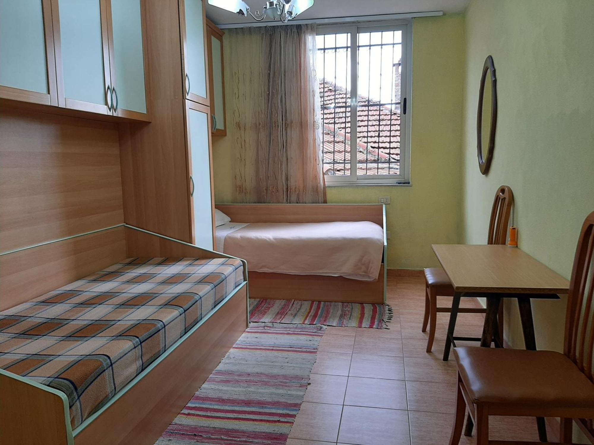 Enki'S Guesthouse Тирана Экстерьер фото