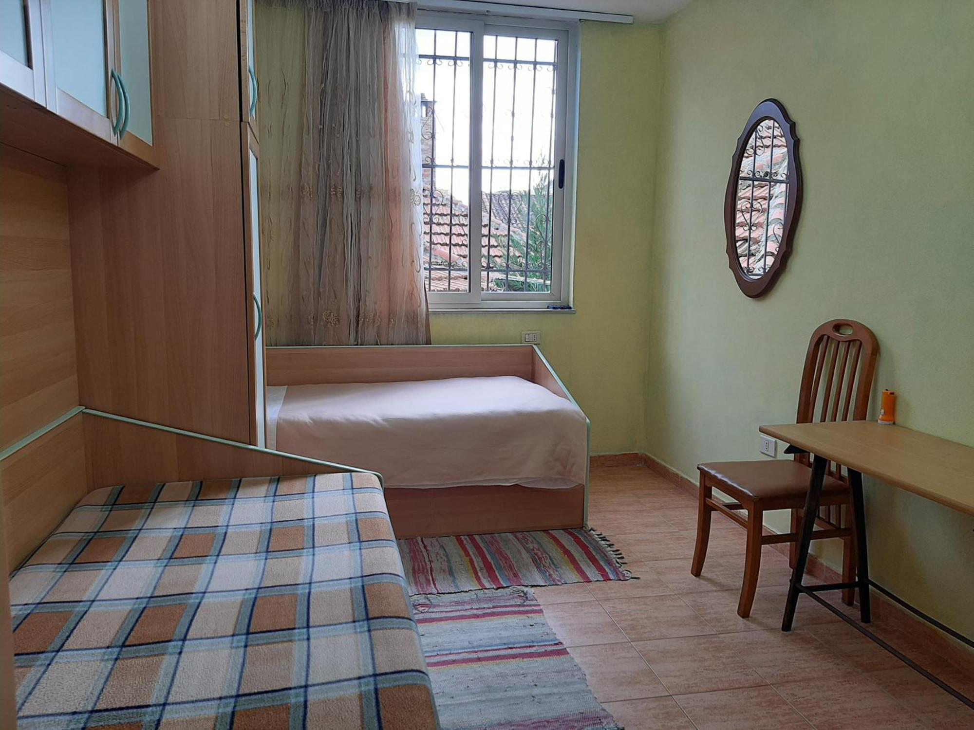 Enki'S Guesthouse Тирана Экстерьер фото